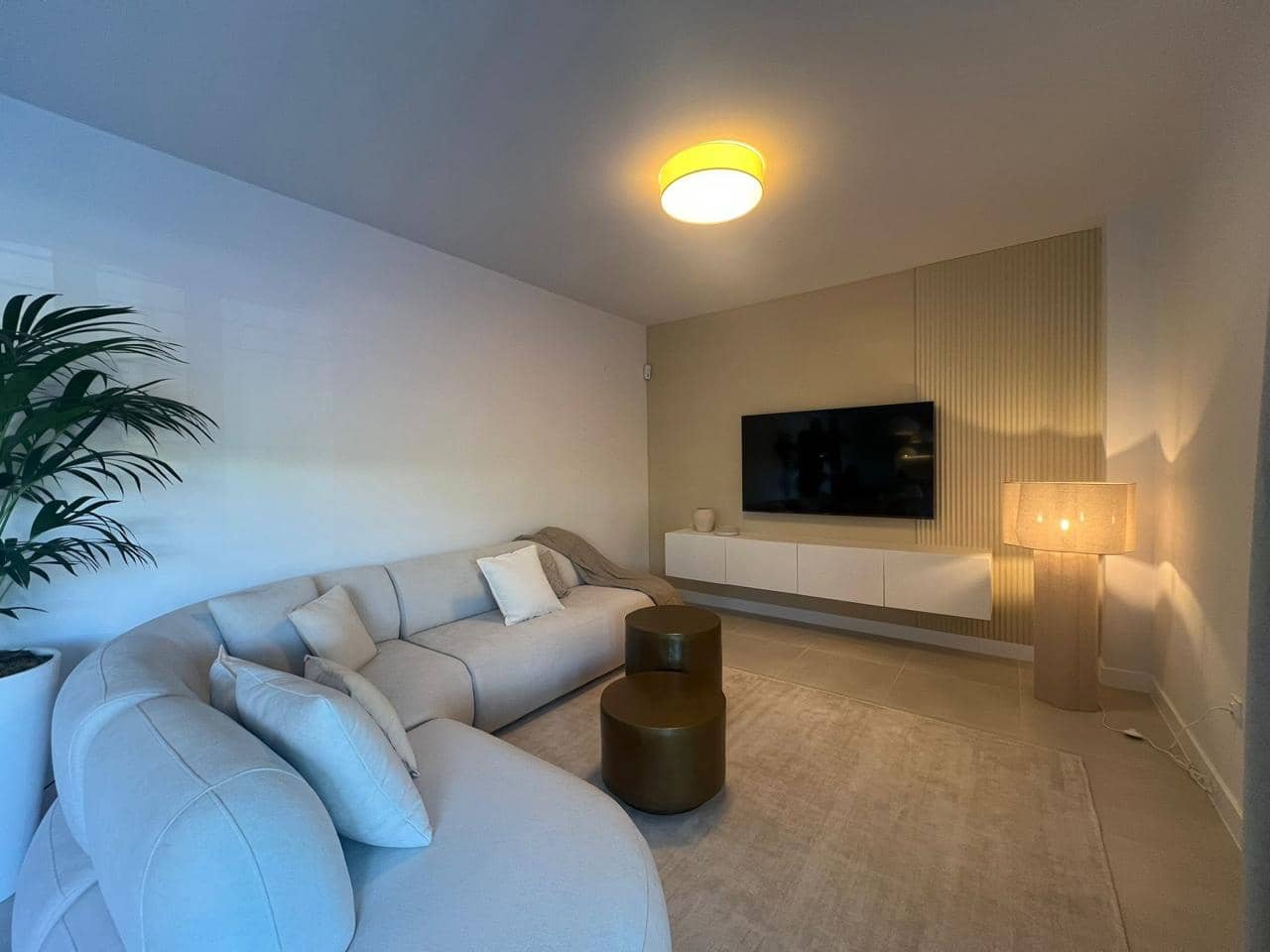 2 sypialnia Mieszkanie na sprzedaż w Casares z basenem garażem - 395 000 € (Ref: 9787050)