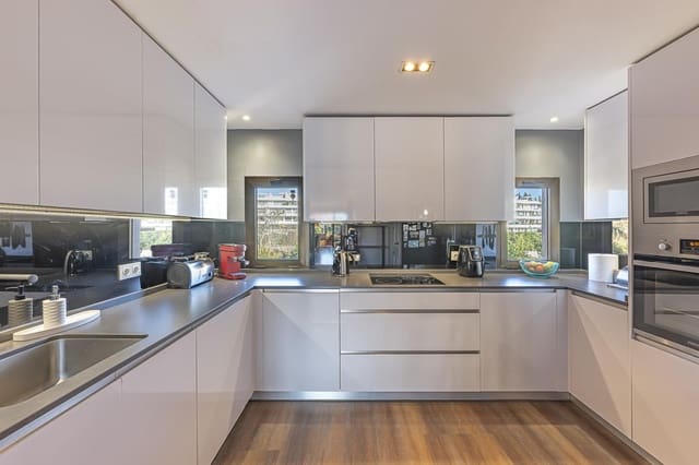 3 soverom Leilighet til salgs i El Paraiso, Estepona med svømmebasseng garasje - € 798 000 (Ref: 9787056)