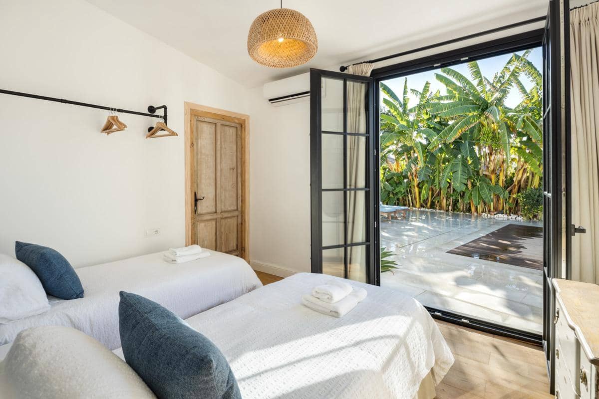 8 quarto Moradia para venda em Marbella com piscina garagem - 3 950 000 € (Ref: 9803854)