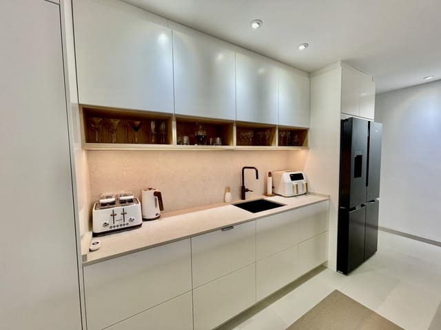 3 chambre Appartement à vendre à La Alcaidesa avec piscine garage - 495 000 € (Ref: 9824547)