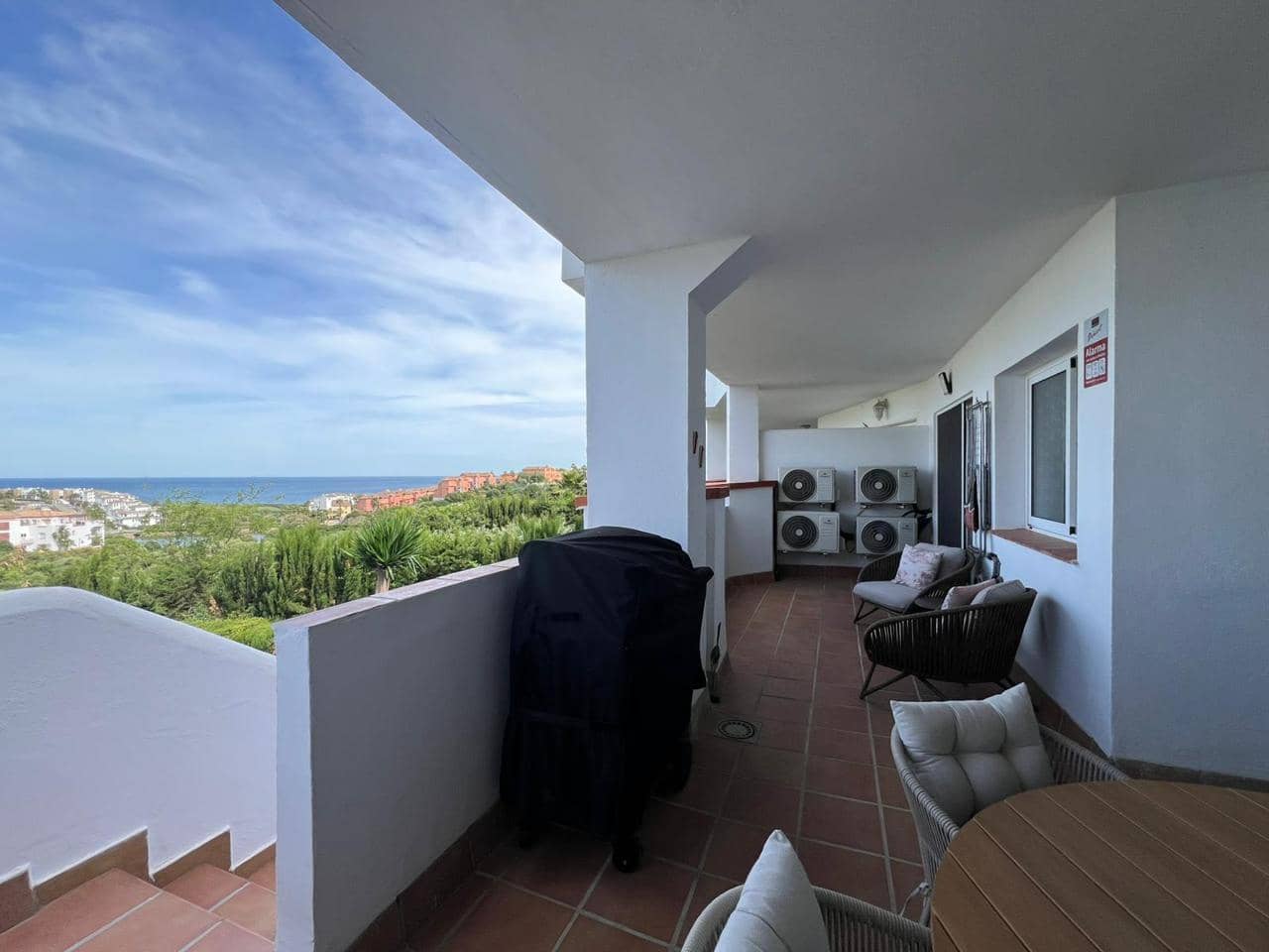3 bedroom Flat for sale in La Alcaidesa with pool garage - € 495,000 (Ref: 9824547)