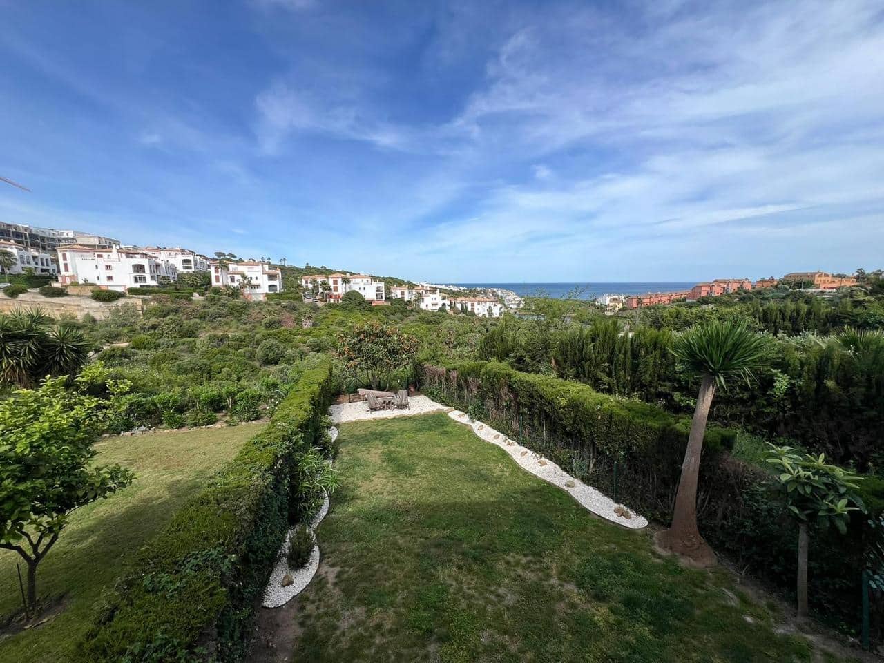 3 bedroom Flat for sale in La Alcaidesa with pool garage - € 495,000 (Ref: 9824547)