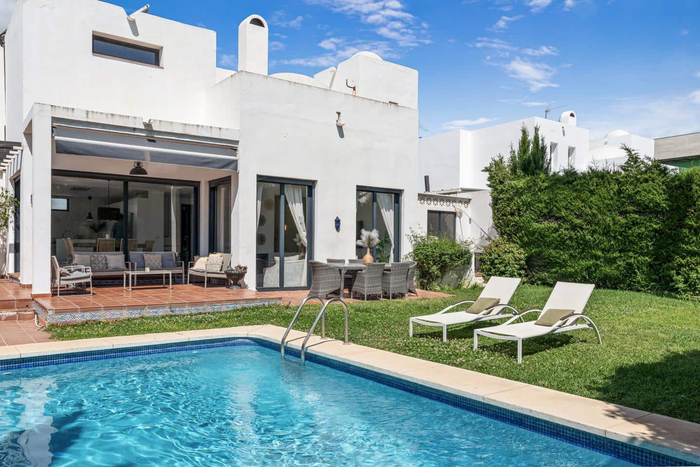 6 quarto Moradia para venda em Marbella com piscina garagem - 1 400 000 € (Ref: 9850437)