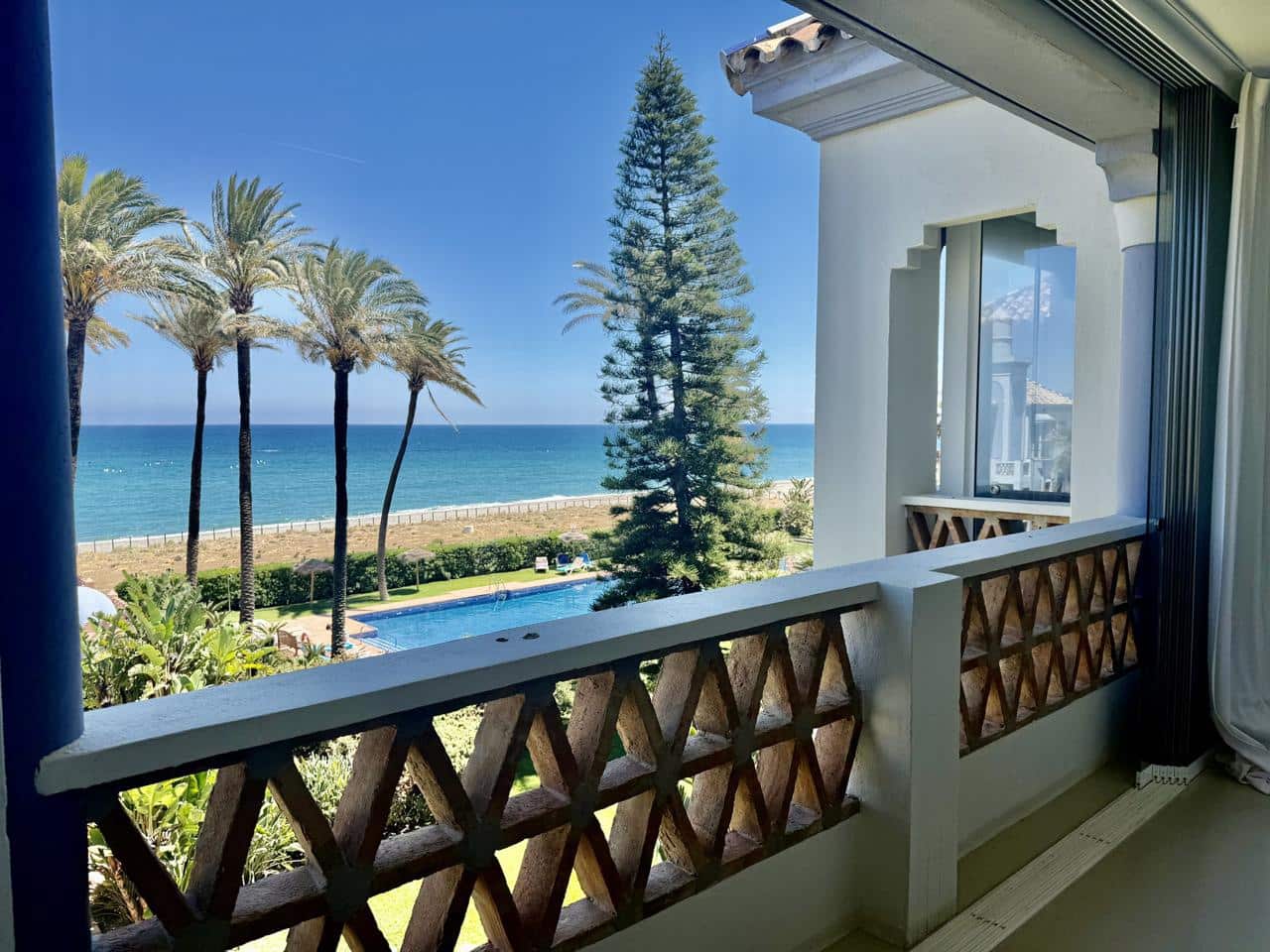 3 bedroom Flat for sale in Bahia de Casares with pool garage - € 995,000 (Ref: 9866379)