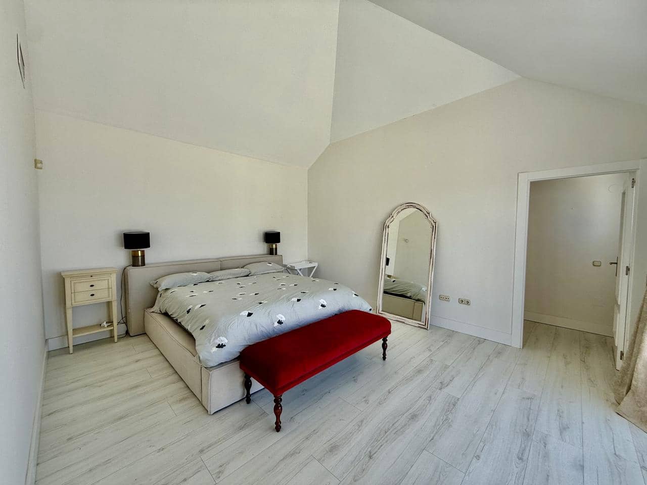 3 bedroom Flat for sale in Bahia de Casares with pool garage - € 995,000 (Ref: 9866379)