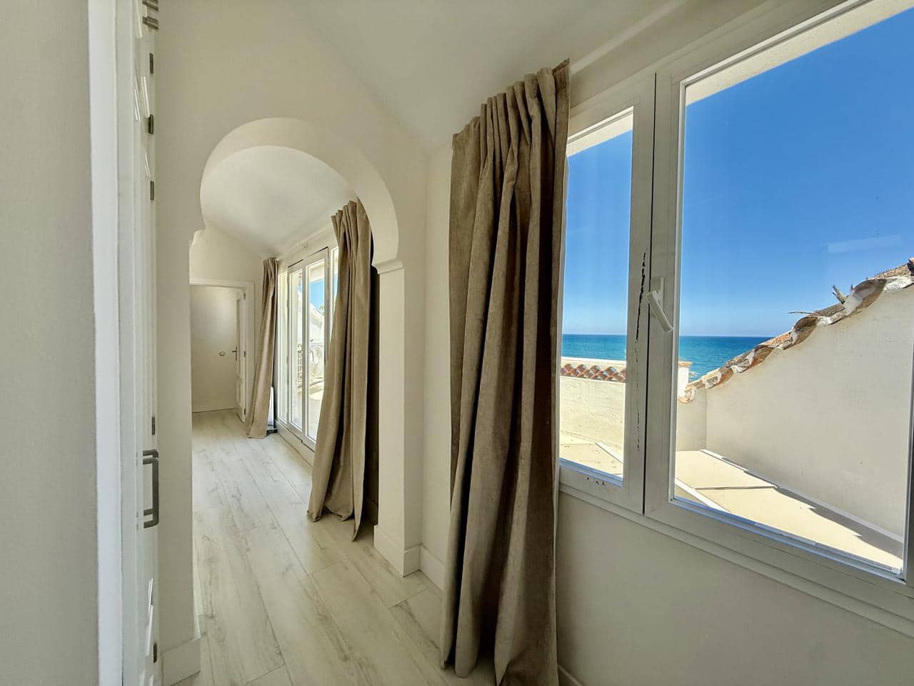 3 bedroom Flat for sale in Bahia de Casares with pool garage - € 995,000 (Ref: 9866379)