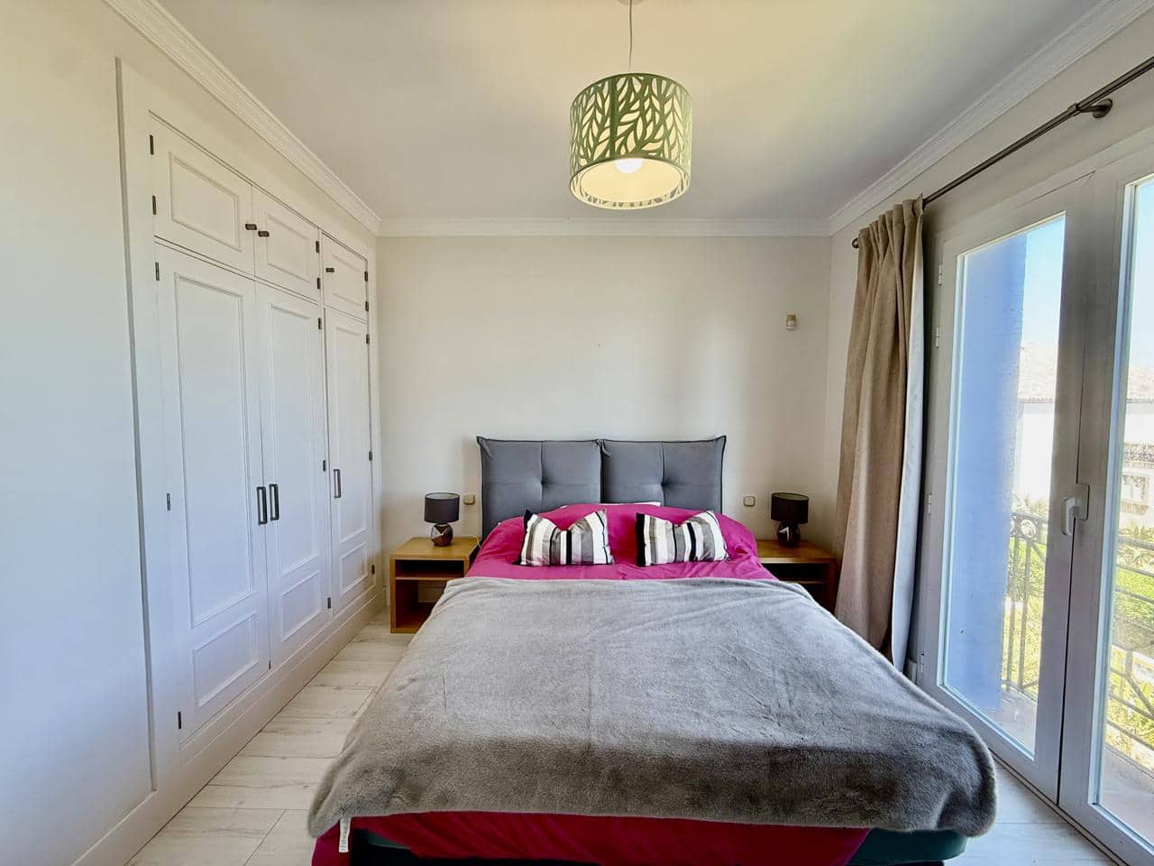 3 bedroom Flat for sale in Bahia de Casares with pool garage - € 995,000 (Ref: 9866379)