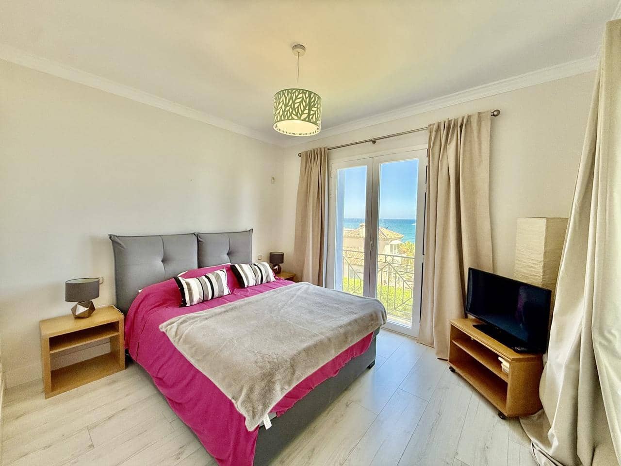 3 bedroom Flat for sale in Bahia de Casares with pool garage - € 995,000 (Ref: 9866379)