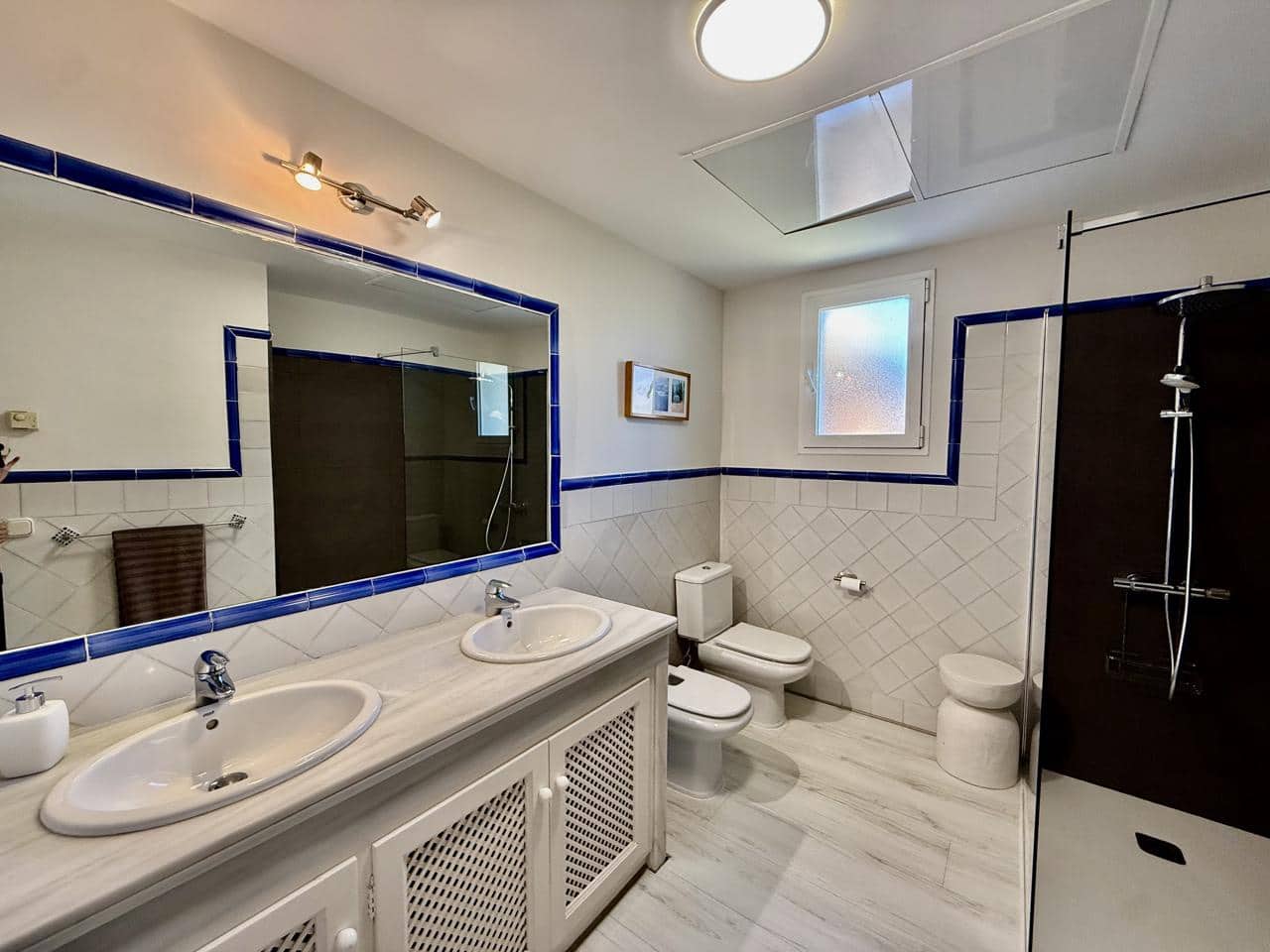 3 bedroom Flat for sale in Bahia de Casares with pool garage - € 995,000 (Ref: 9866379)