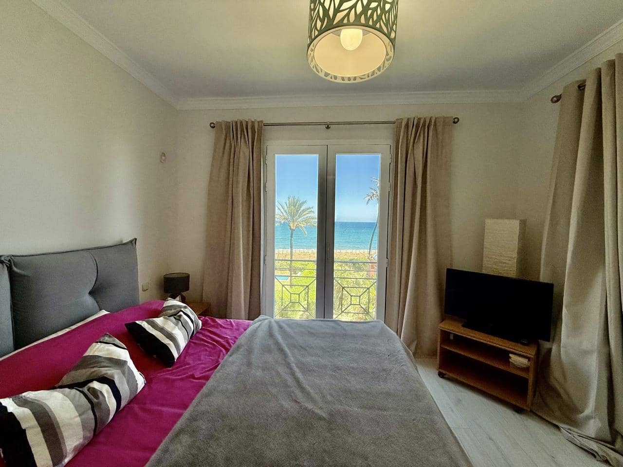 3 bedroom Flat for sale in Bahia de Casares with pool garage - € 995,000 (Ref: 9866379)