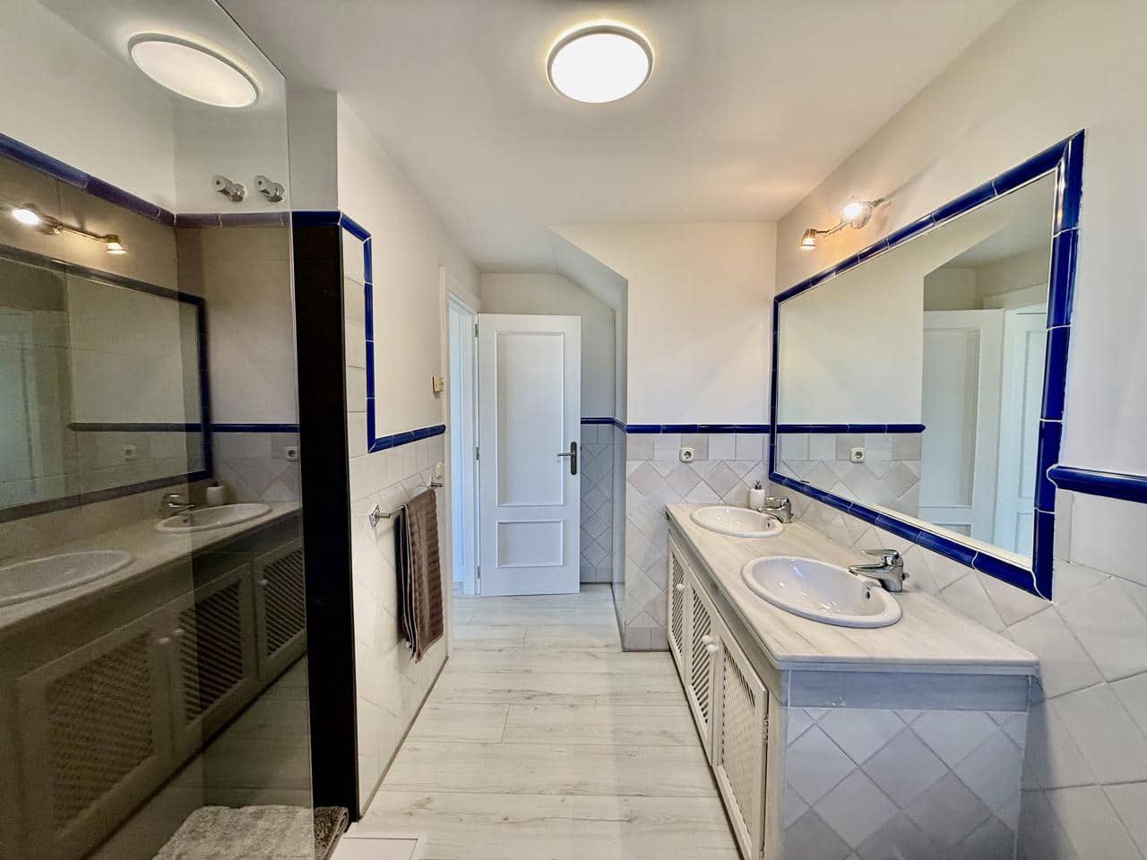 3 bedroom Flat for sale in Bahia de Casares with pool garage - € 995,000 (Ref: 9866379)