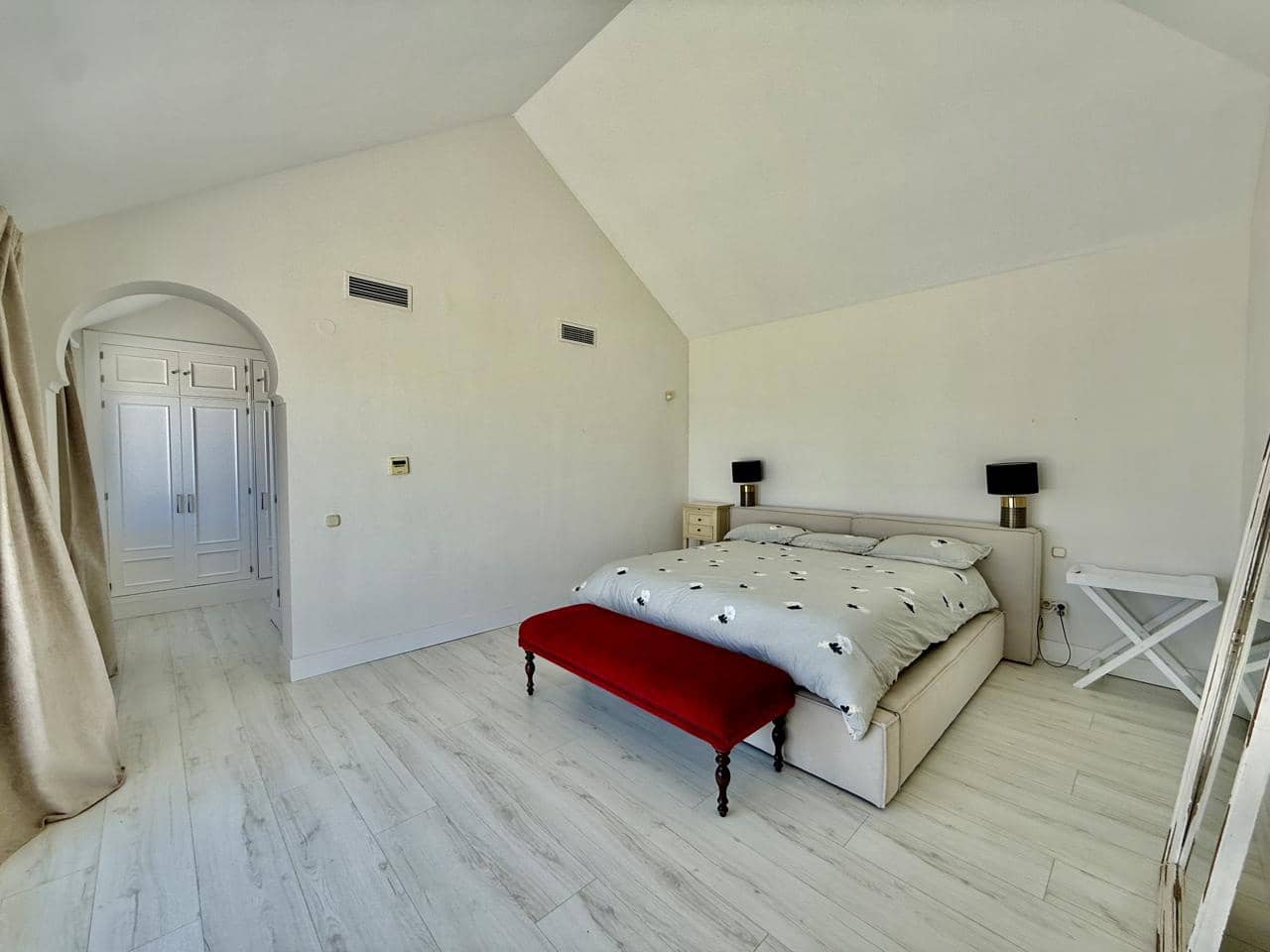 3 bedroom Flat for sale in Bahia de Casares with pool garage - € 995,000 (Ref: 9866379)