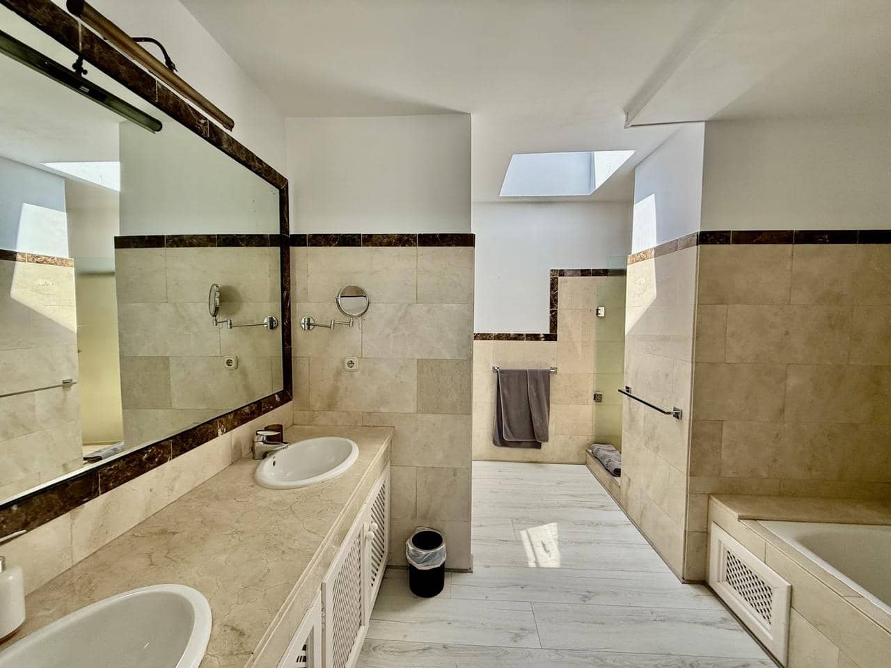 3 bedroom Flat for sale in Bahia de Casares with pool garage - € 995,000 (Ref: 9866379)