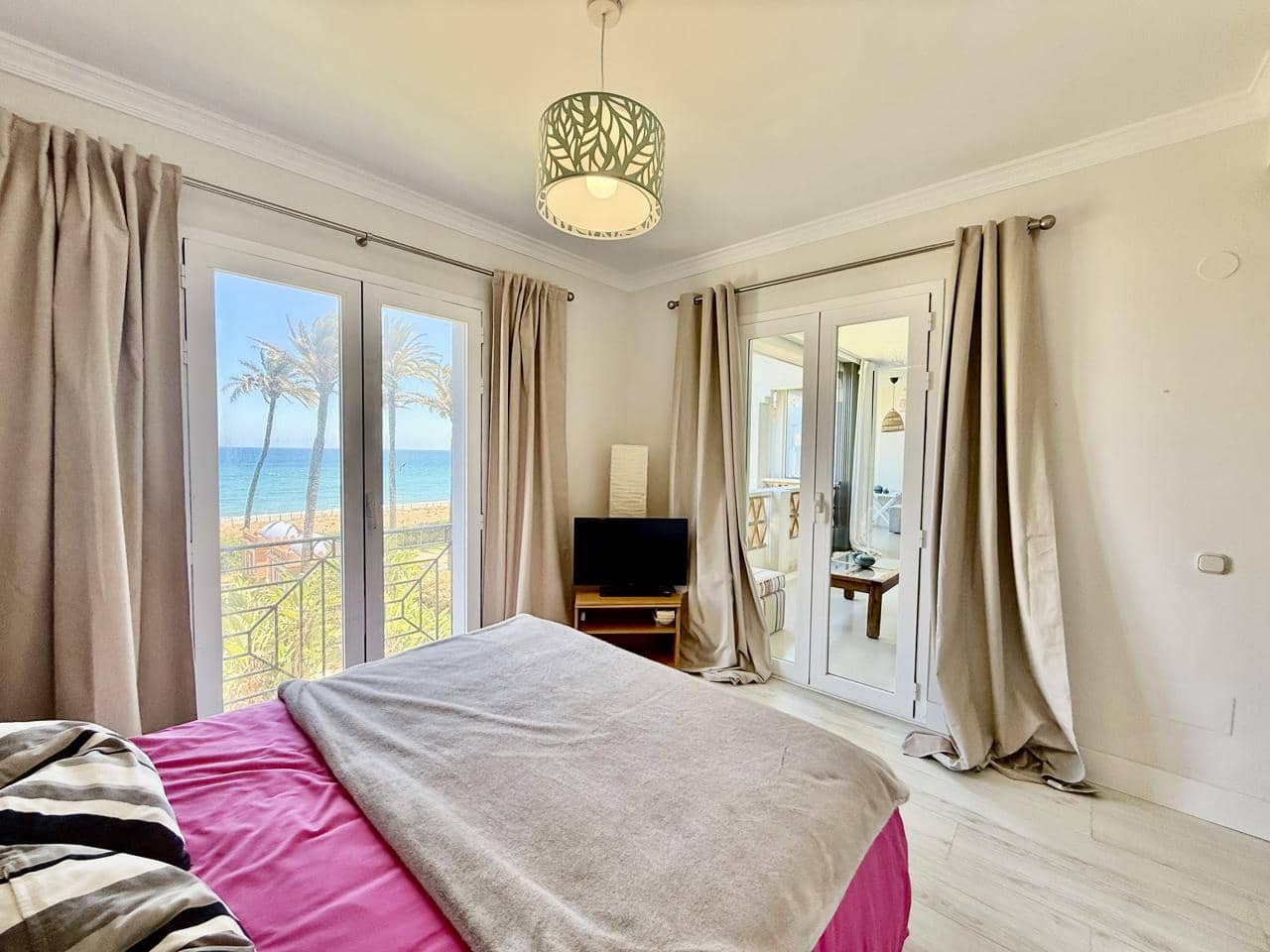 3 bedroom Flat for sale in Bahia de Casares with pool garage - € 995,000 (Ref: 9866379)