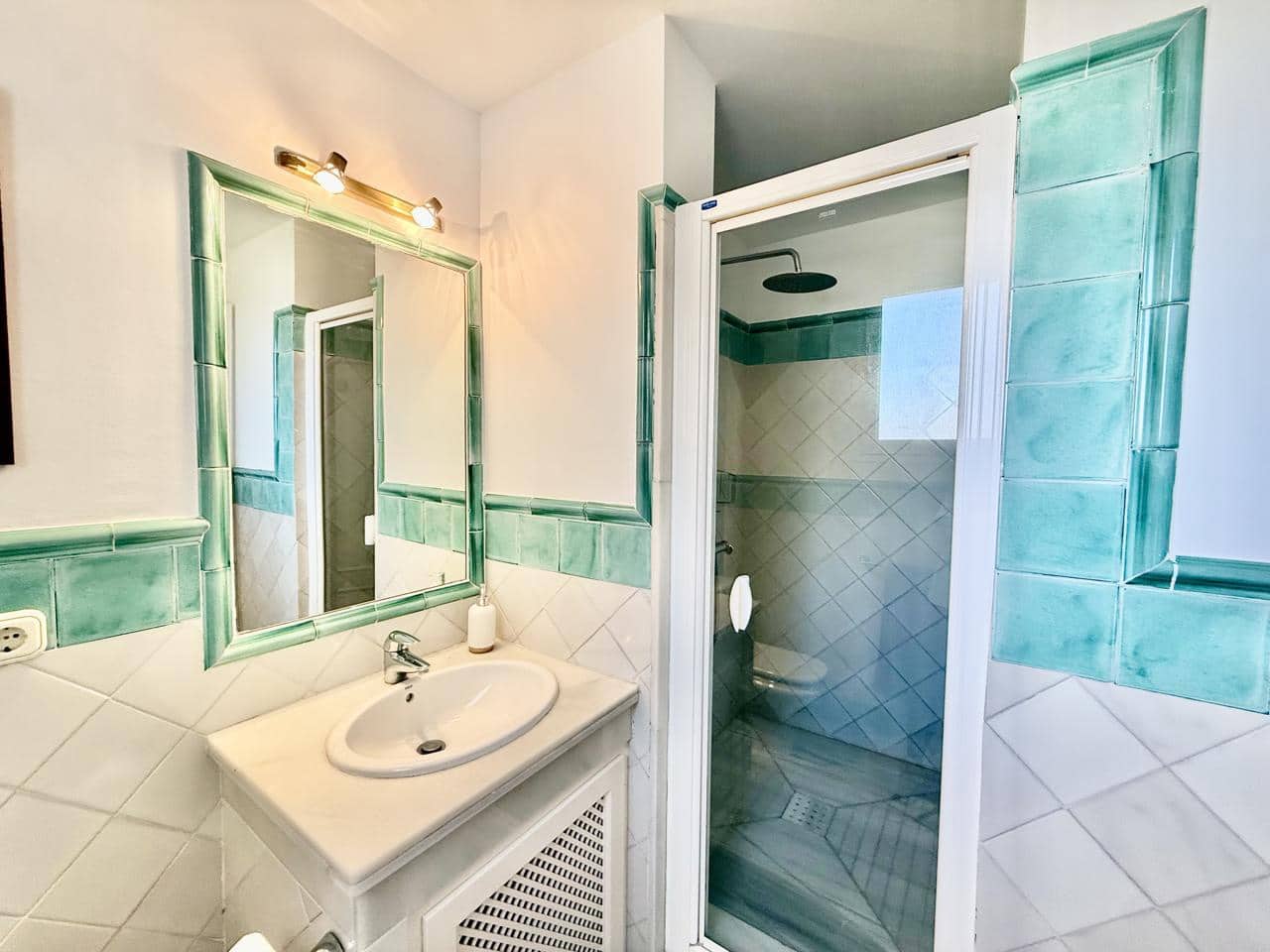 3 bedroom Flat for sale in Bahia de Casares with pool garage - € 995,000 (Ref: 9866379)