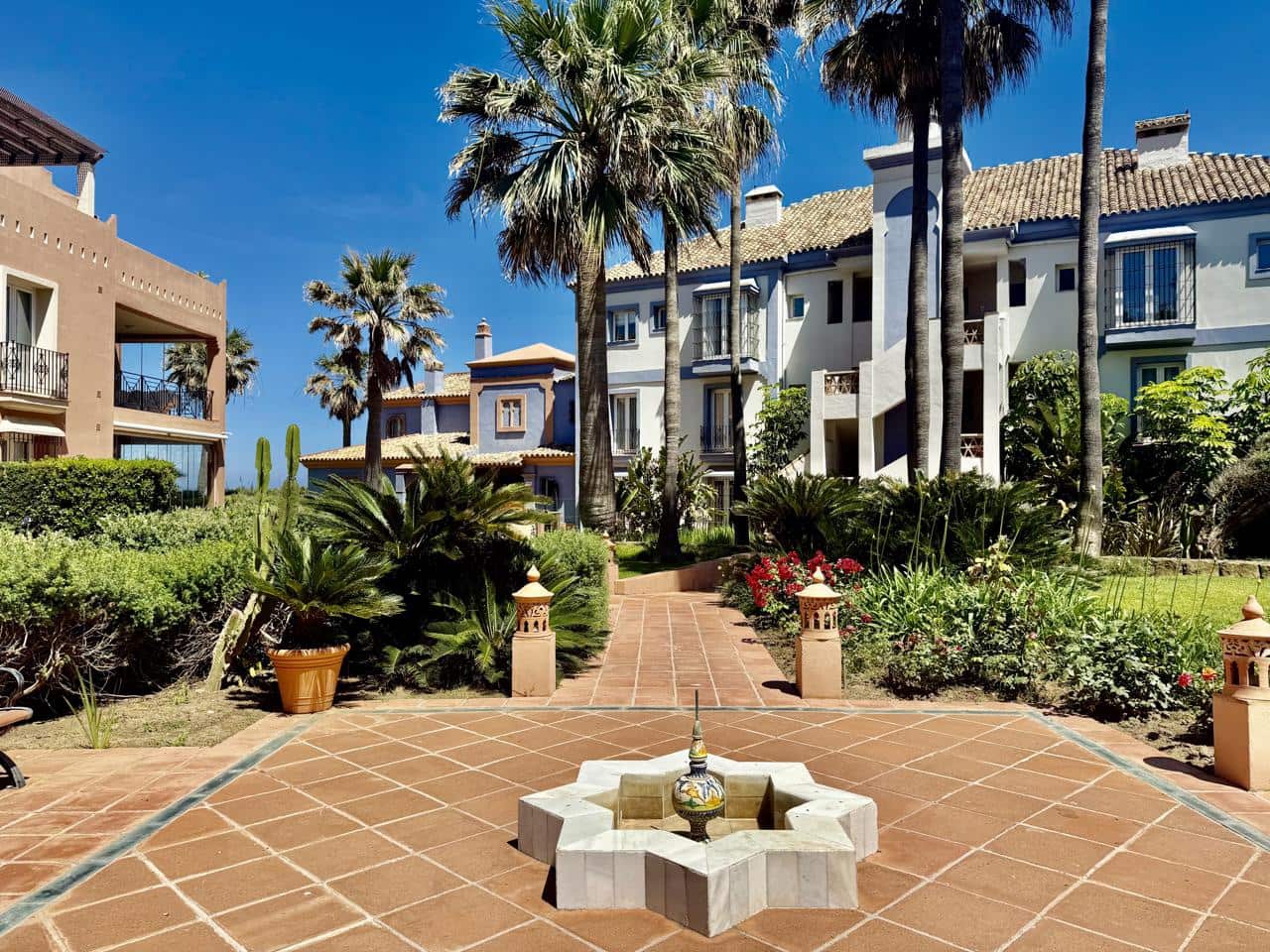 3 bedroom Flat for sale in Bahia de Casares with pool garage - € 995,000 (Ref: 9866379)