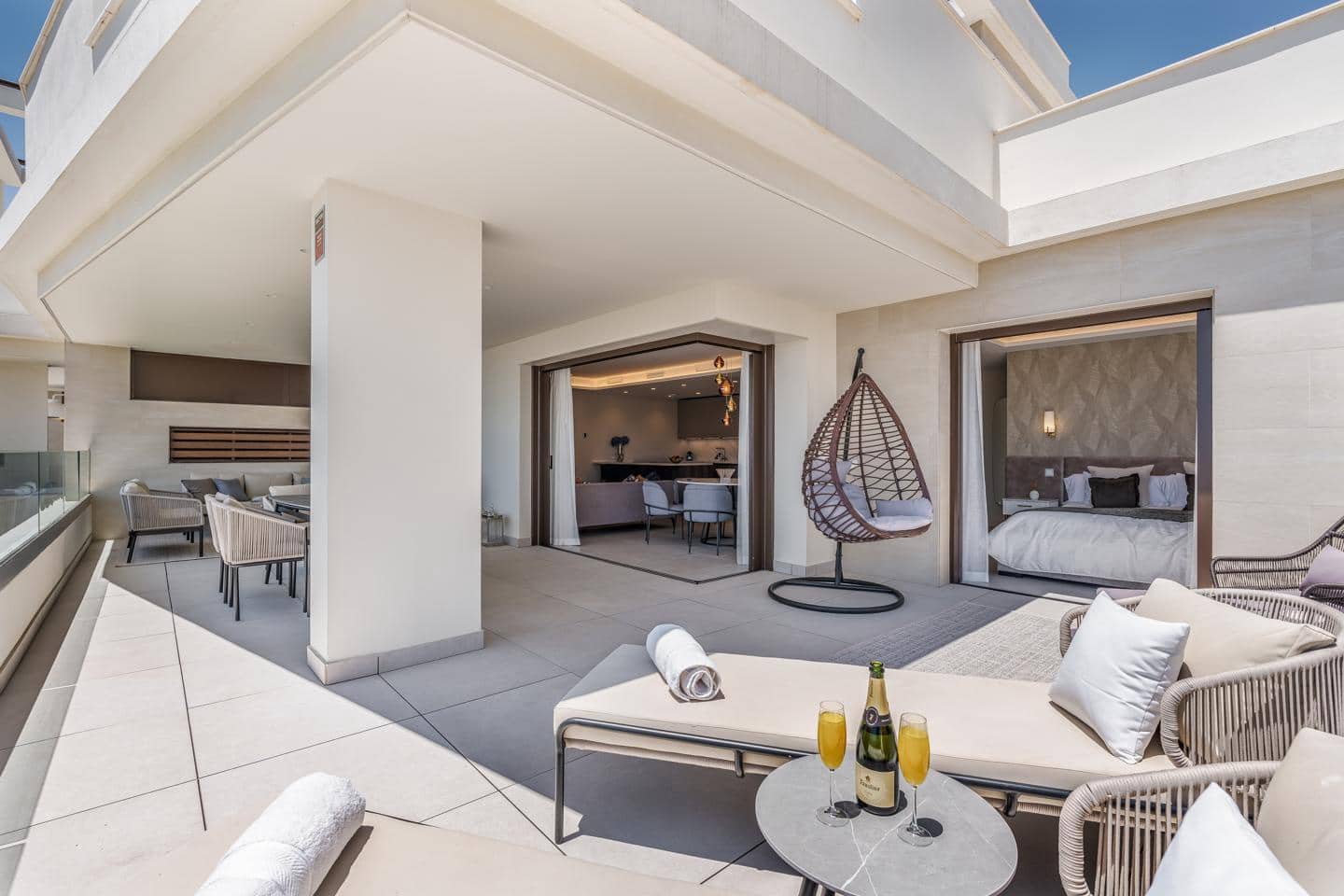 3 bedroom Flat for sale in Estepona with pool garage - € 1,895,000 (Ref: 9867624)