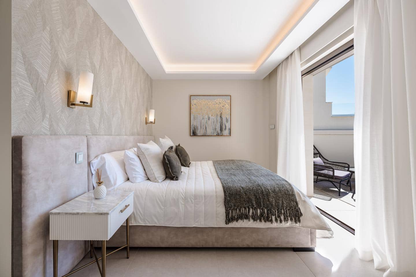 3 bedroom Flat for sale in Estepona with pool garage - € 1,895,000 (Ref: 9867624)
