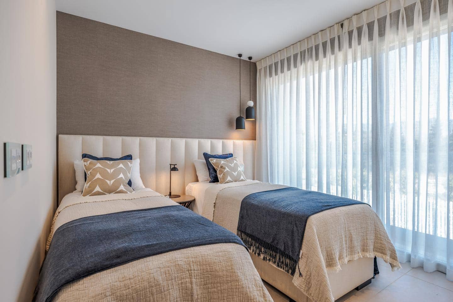 3 bedroom Flat for sale in Estepona with pool garage - € 1,895,000 (Ref: 9867624)