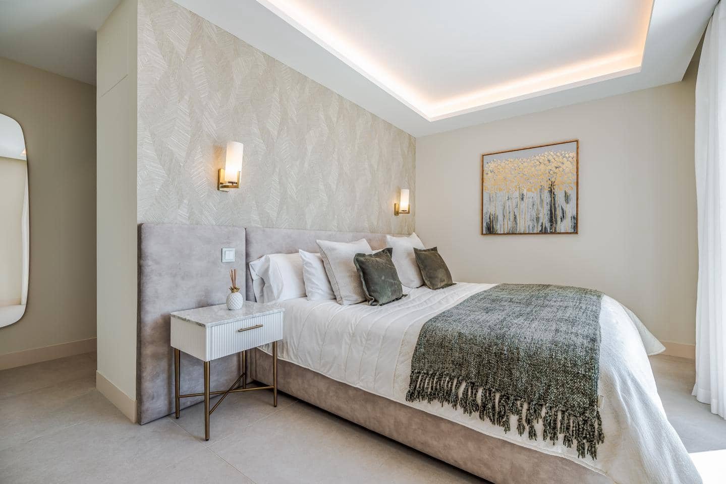 3 bedroom Flat for sale in Estepona with pool garage - € 1,895,000 (Ref: 9867624)