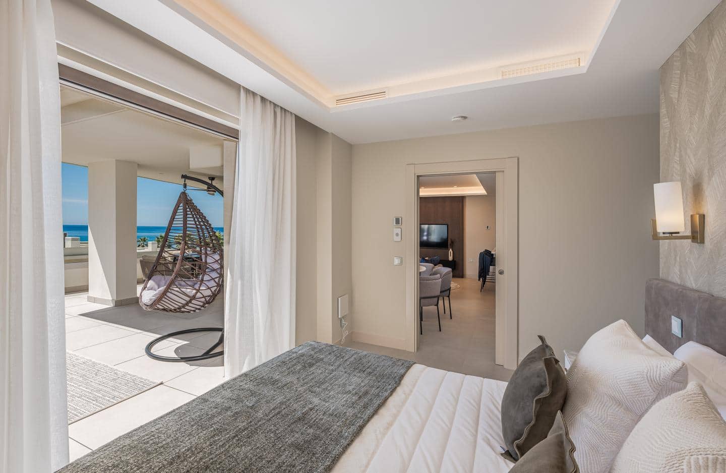 3 bedroom Flat for sale in Estepona with pool garage - € 1,895,000 (Ref: 9867624)