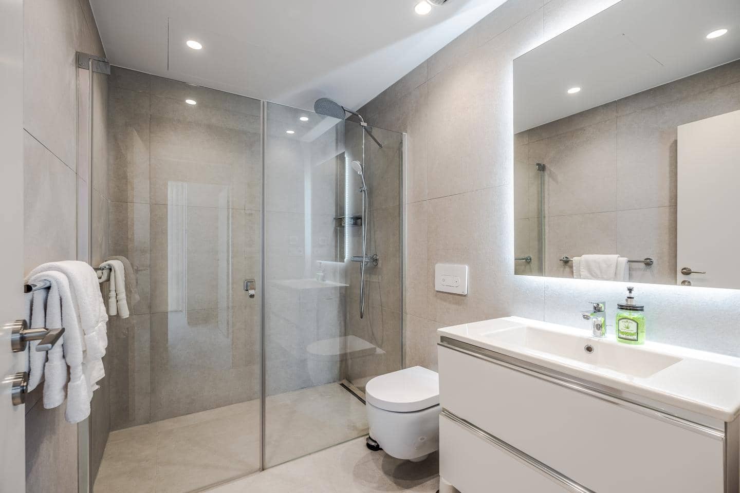 3 bedroom Flat for sale in Estepona with pool garage - € 1,895,000 (Ref: 9867624)