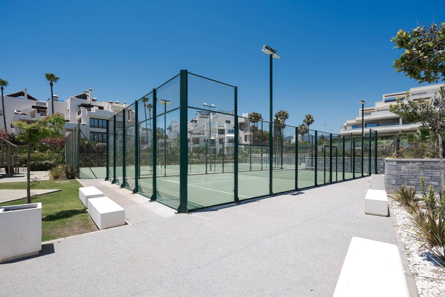 3 bedroom Flat for sale in Estepona with pool garage - € 1,895,000 (Ref: 9867624)