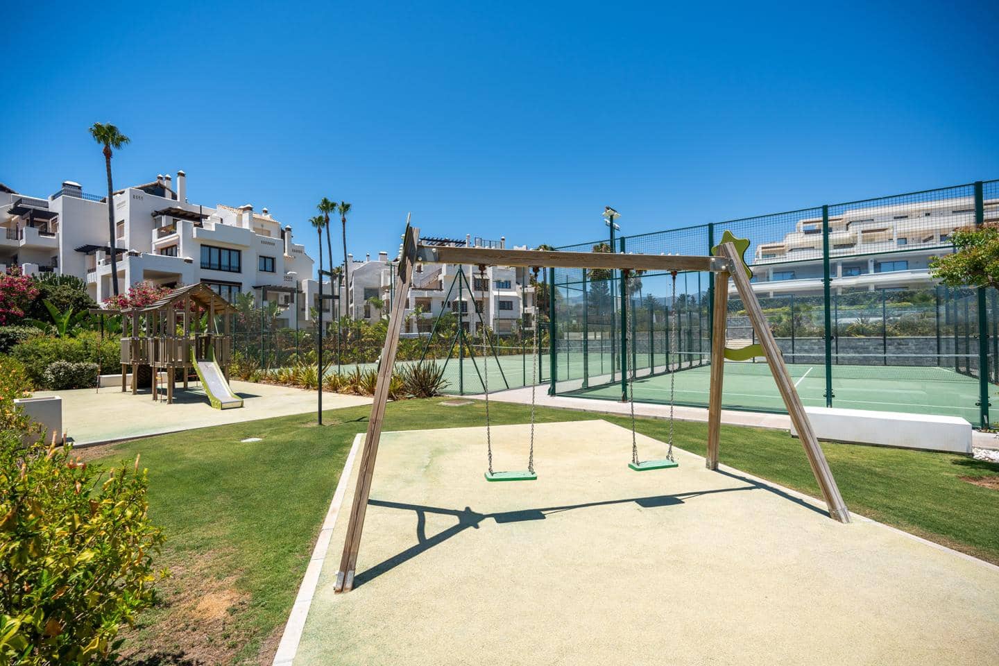 3 bedroom Flat for sale in Estepona with pool garage - € 1,895,000 (Ref: 9867624)