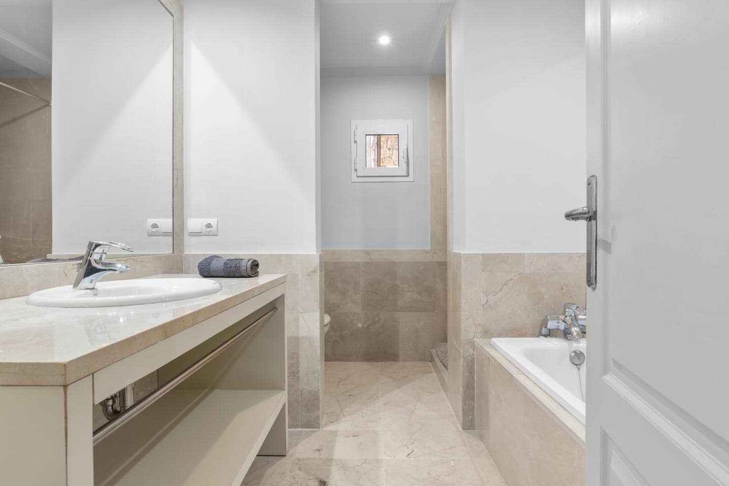 4 sypialnia Willa na sprzedaż w Manilva z basenem garażem - 1 499 000 € (Ref: 9877420)
