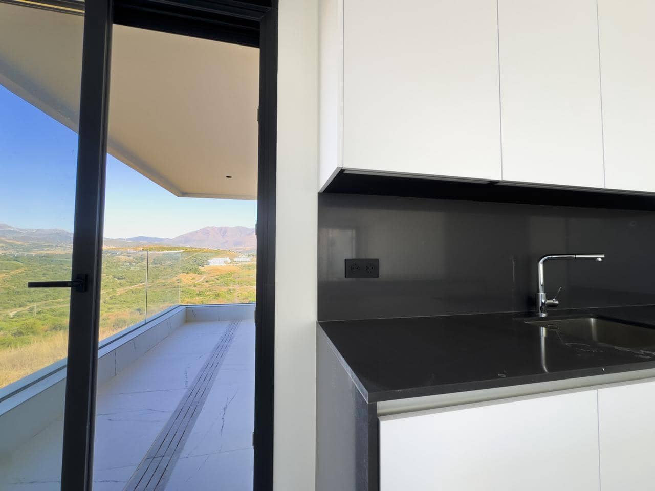 2 sypialnia Mieszkanie na sprzedaż w Casares z basenem garażem - 649 000 € (Ref: 9880462)
