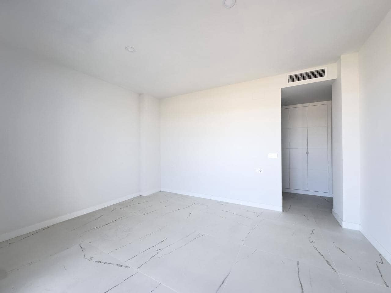 2 sypialnia Mieszkanie na sprzedaż w Casares z basenem garażem - 505 000 € (Ref: 9880463)