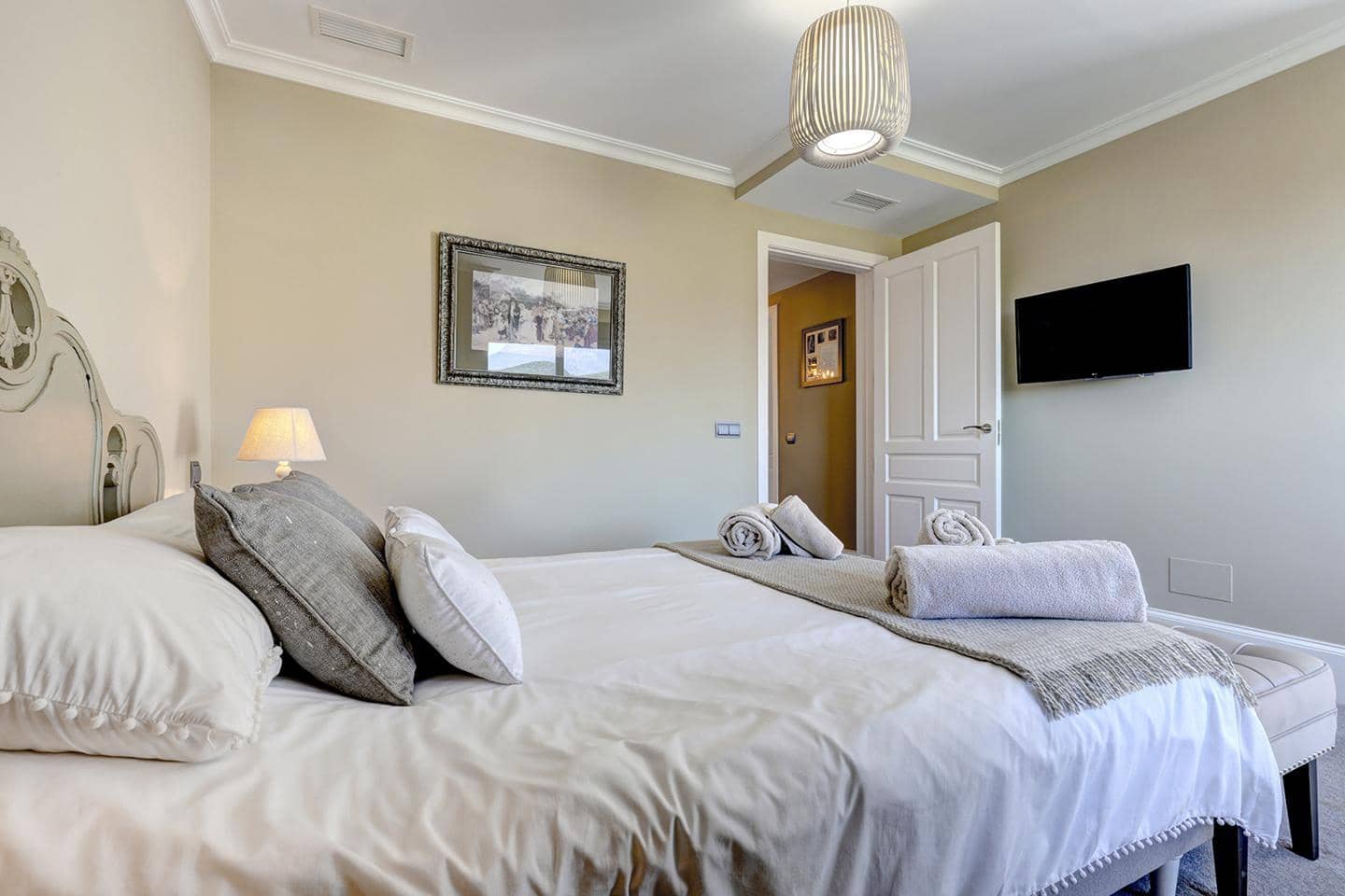 4 soveværelse Villa til salg i Casares med swimmingpool garage - € 2.250.000 (Ref: 9892883)