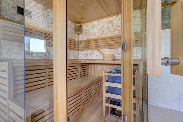 4 sypialnia Willa na sprzedaż w Casares Pueblo, Casares z basenem garażem - 2 250 000 € (Ref: 9892883)