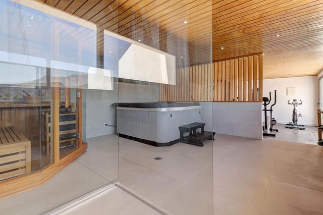 4 sypialnia Willa na sprzedaż w Casares Pueblo, Casares z basenem garażem - 2 250 000 € (Ref: 9892883)