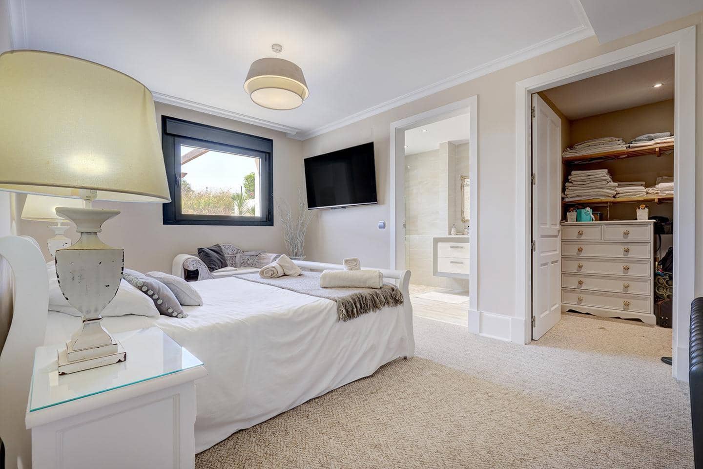 4 soveværelse Villa til salg i Casares med swimmingpool garage - € 2.250.000 (Ref: 9892883)
