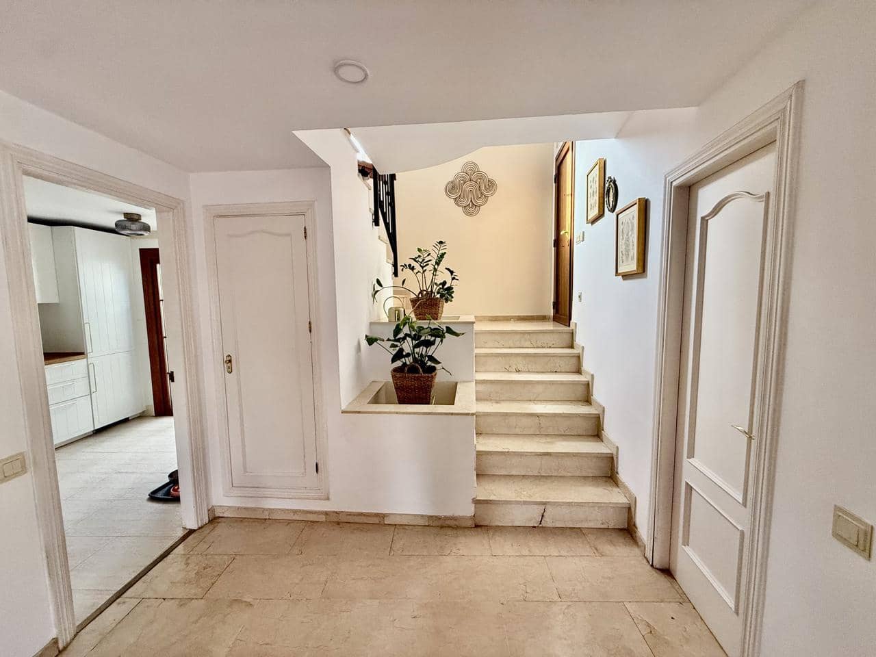 2 sypialnia Willa na sprzedaż w La Alcaidesa z basenem garażem - 549 000 € (Ref: 9918845)