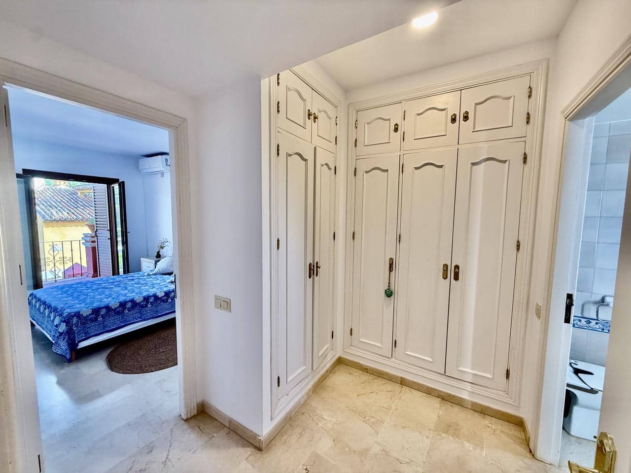 2 sypialnia Willa na sprzedaż w La Alcaidesa z basenem garażem - 549 000 € (Ref: 9918845)
