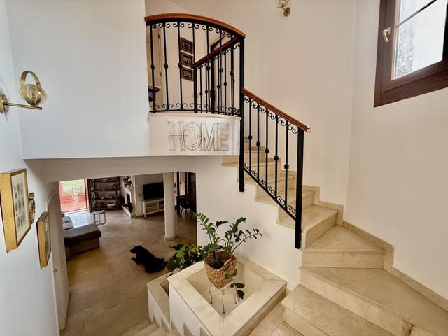 2 sypialnia Willa na sprzedaż w La Alcaidesa z basenem garażem - 549 000 € (Ref: 9918845)