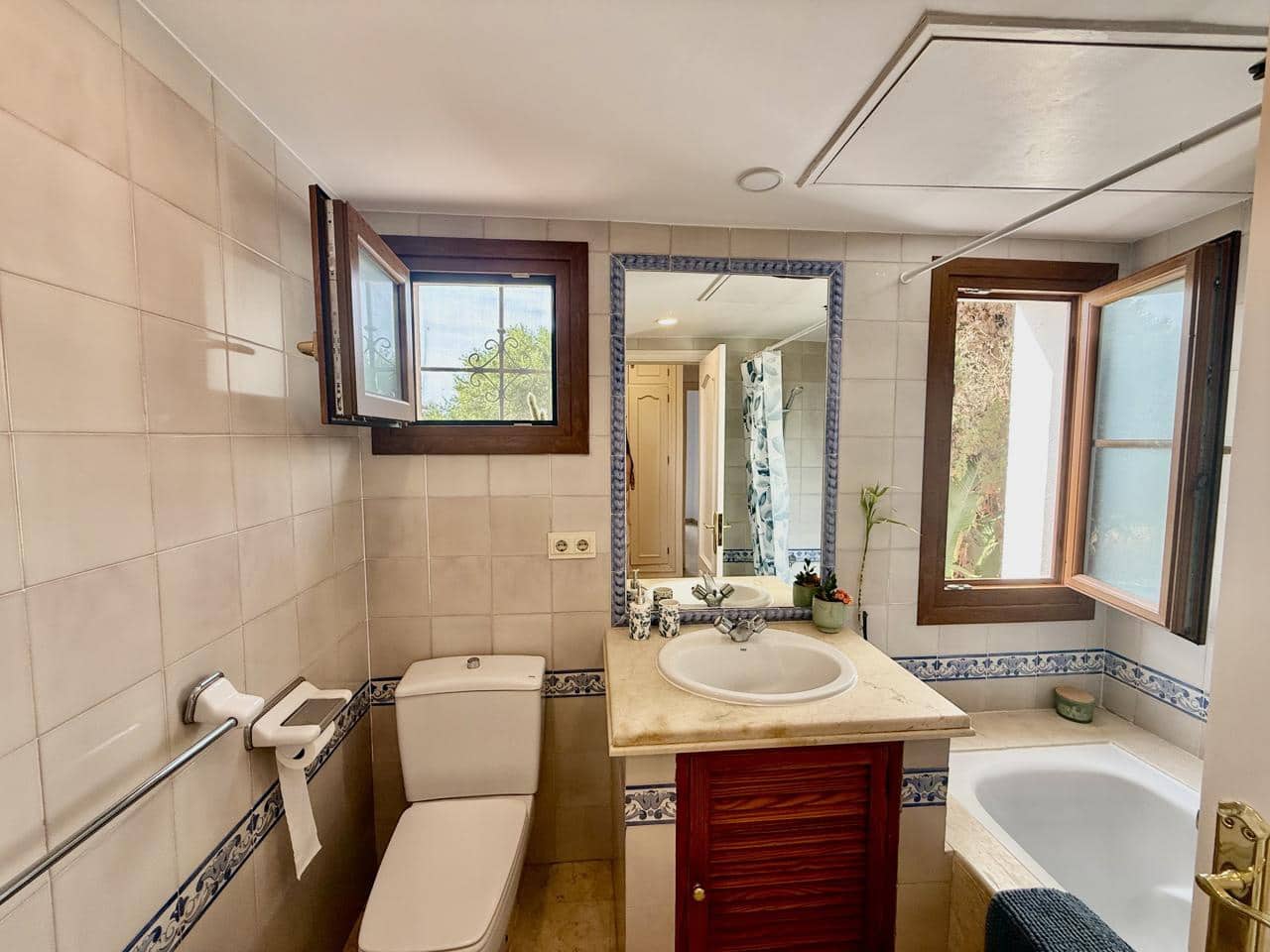 2 sypialnia Willa na sprzedaż w La Alcaidesa z basenem garażem - 549 000 € (Ref: 9918845)