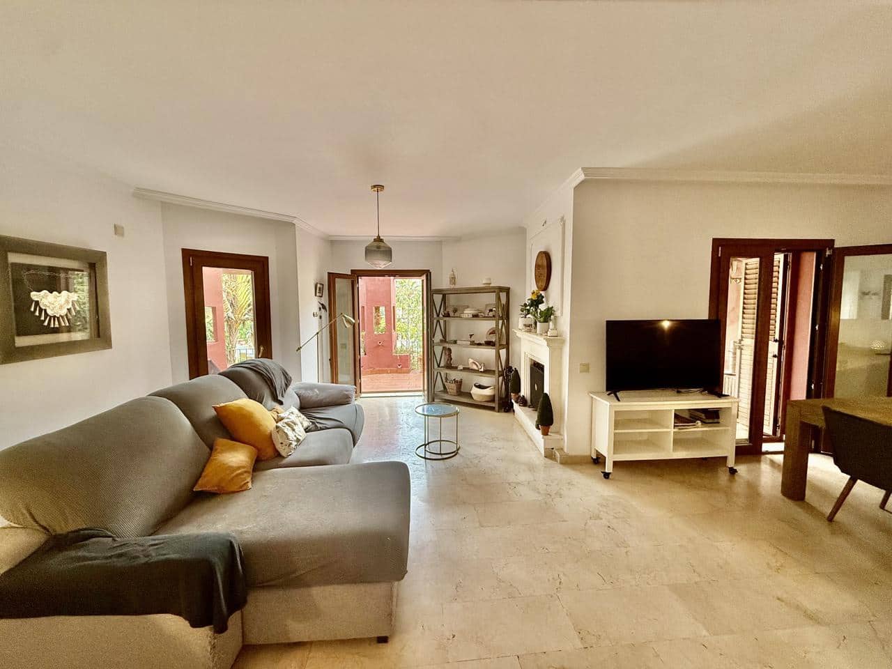 2 sypialnia Willa na sprzedaż w La Alcaidesa z basenem garażem - 549 000 € (Ref: 9918845)