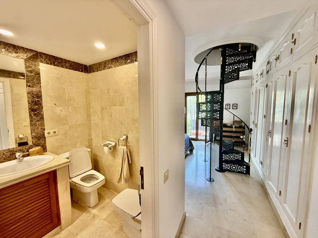 2 sypialnia Willa na sprzedaż w La Alcaidesa z basenem garażem - 549 000 € (Ref: 9918845)