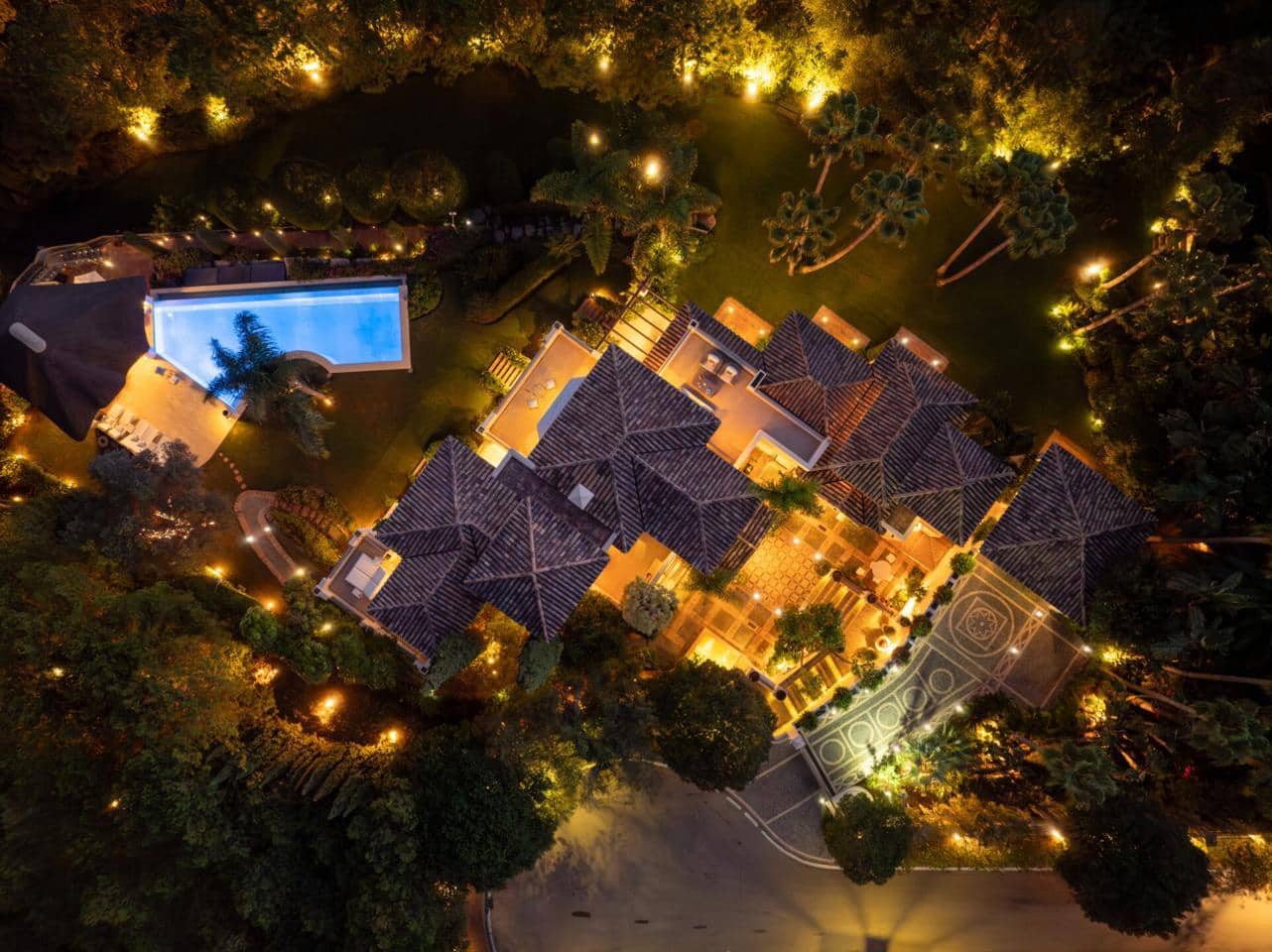 6 bedroom Villa for sale in Marbella with pool garage - € 8,950,000 (Ref: 9926592)