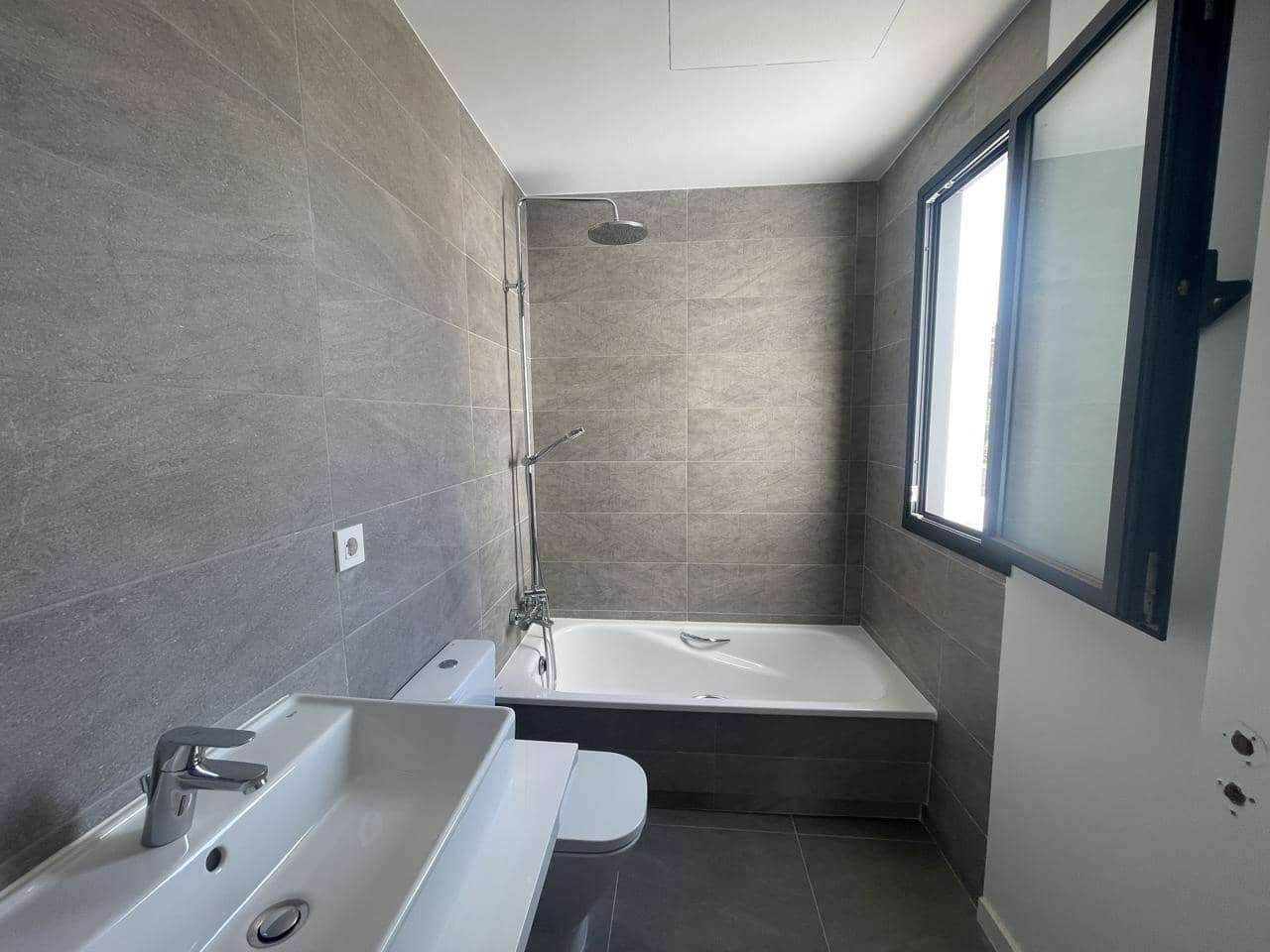 4 quarto Moradia para venda em Manilva com piscina garagem - 490 000 € (Ref: 9928570)