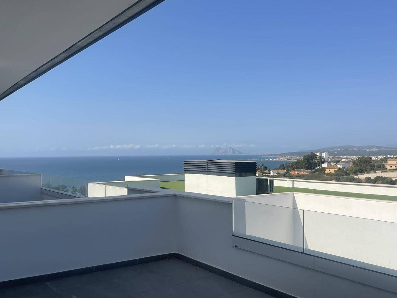4 quarto Moradia para venda em Manilva com piscina garagem - 490 000 € (Ref: 9928570)