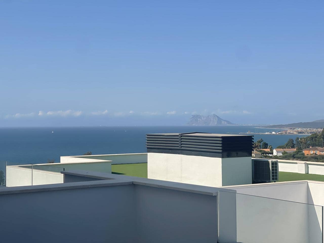 4 quarto Moradia para venda em Manilva com piscina garagem - 490 000 € (Ref: 9928570)