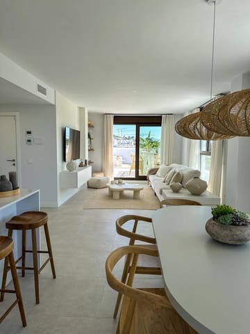 Piso de 3 habitaciones en Guadalobón, Estepona en venta con piscina garaje - 739.000 € (Ref: 9929815)