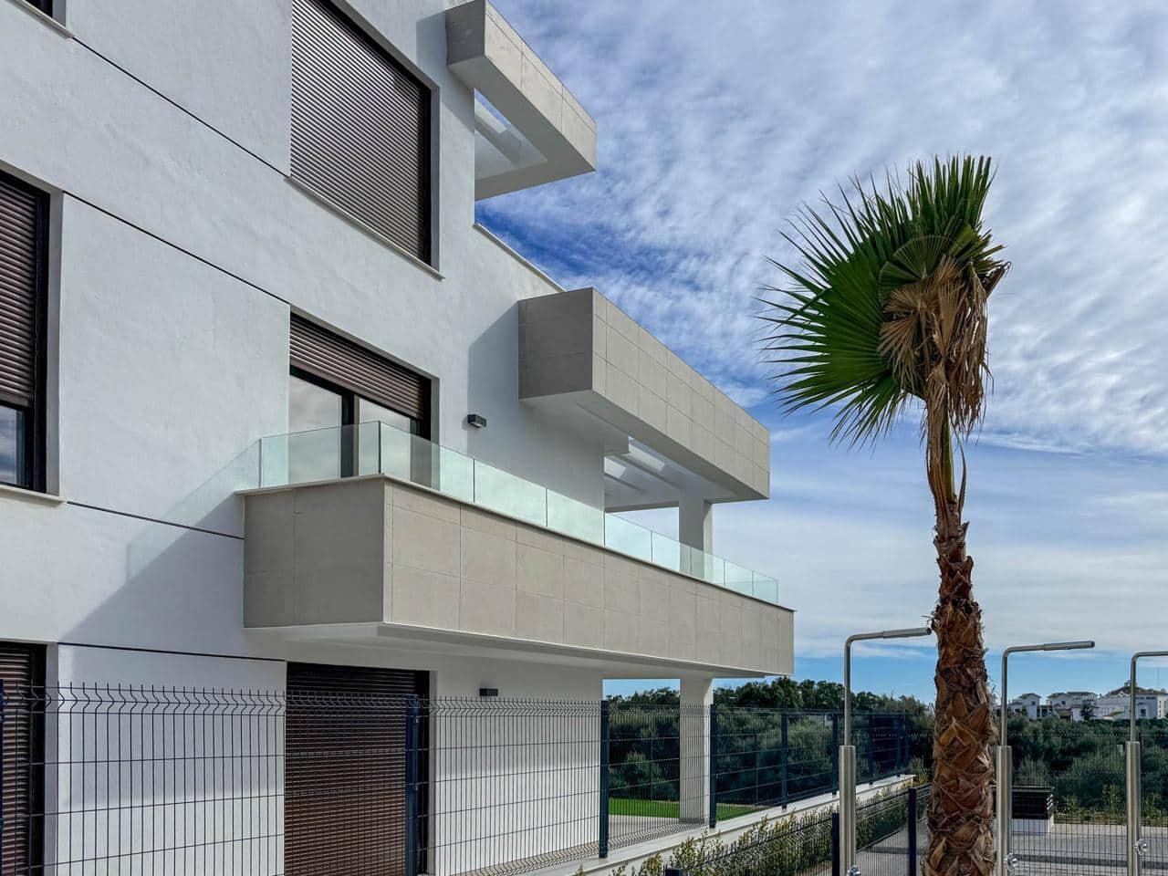 Piso de 3 habitaciones en Estepona en venta con piscina garaje - 739.000 € (Ref: 9929815)