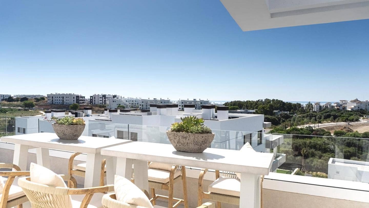 Piso de 3 habitaciones en Estepona en venta con piscina garaje - 739.000 € (Ref: 9929815)