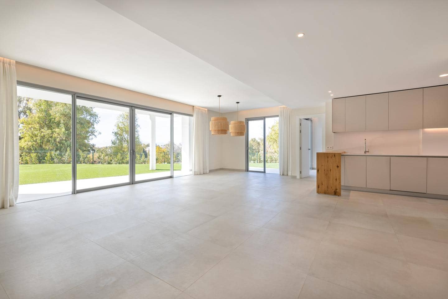 4 bedroom Villa for sale in San Pedro de Alcantara with pool garage - € 1,195,000 (Ref: 9932231)