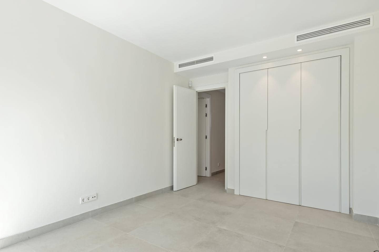 4 bedroom Villa for sale in San Pedro de Alcantara with pool garage - € 1,195,000 (Ref: 9932231)